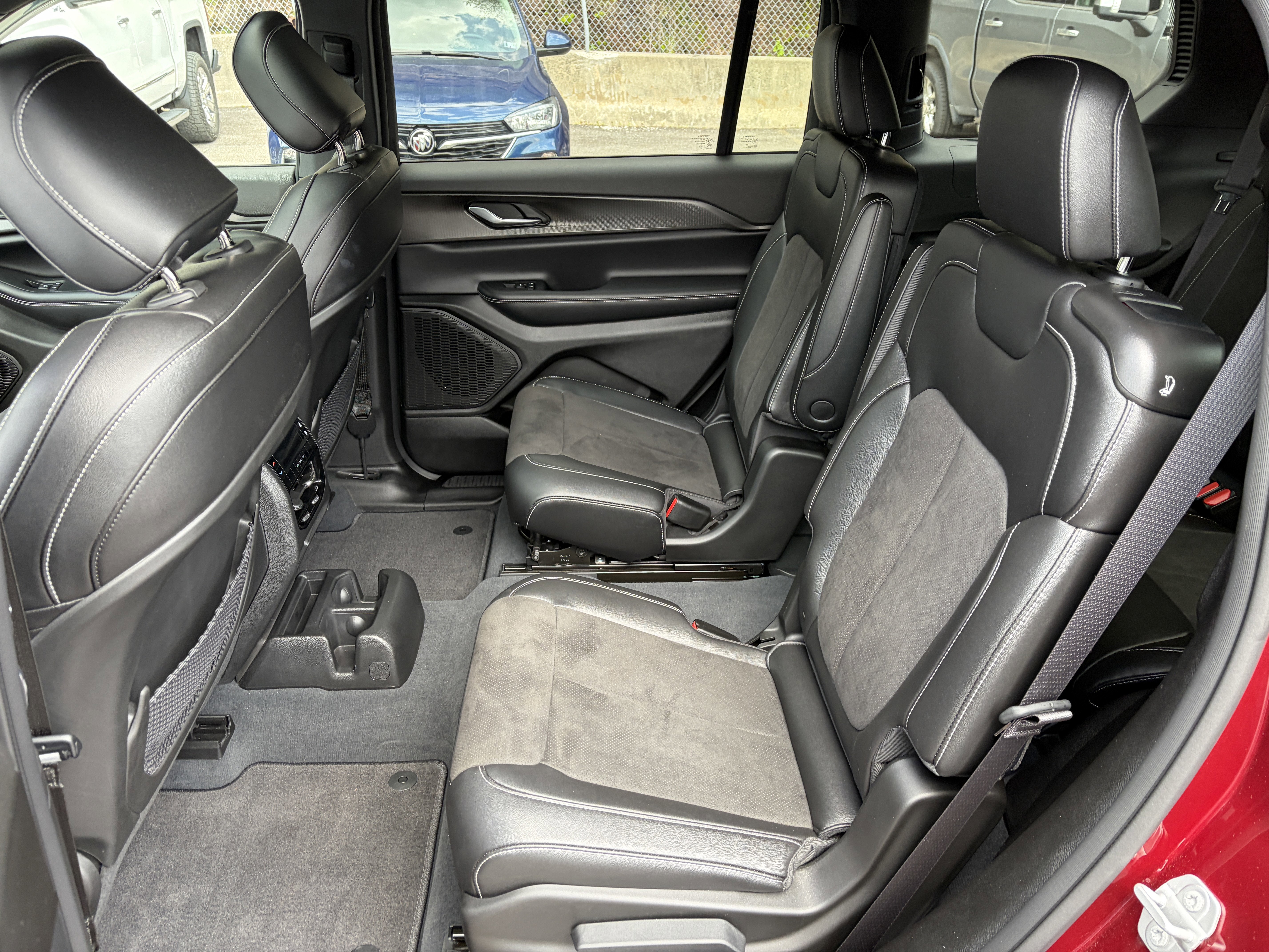 2023 Jeep Grand Cherokee L Altitude 4x4
