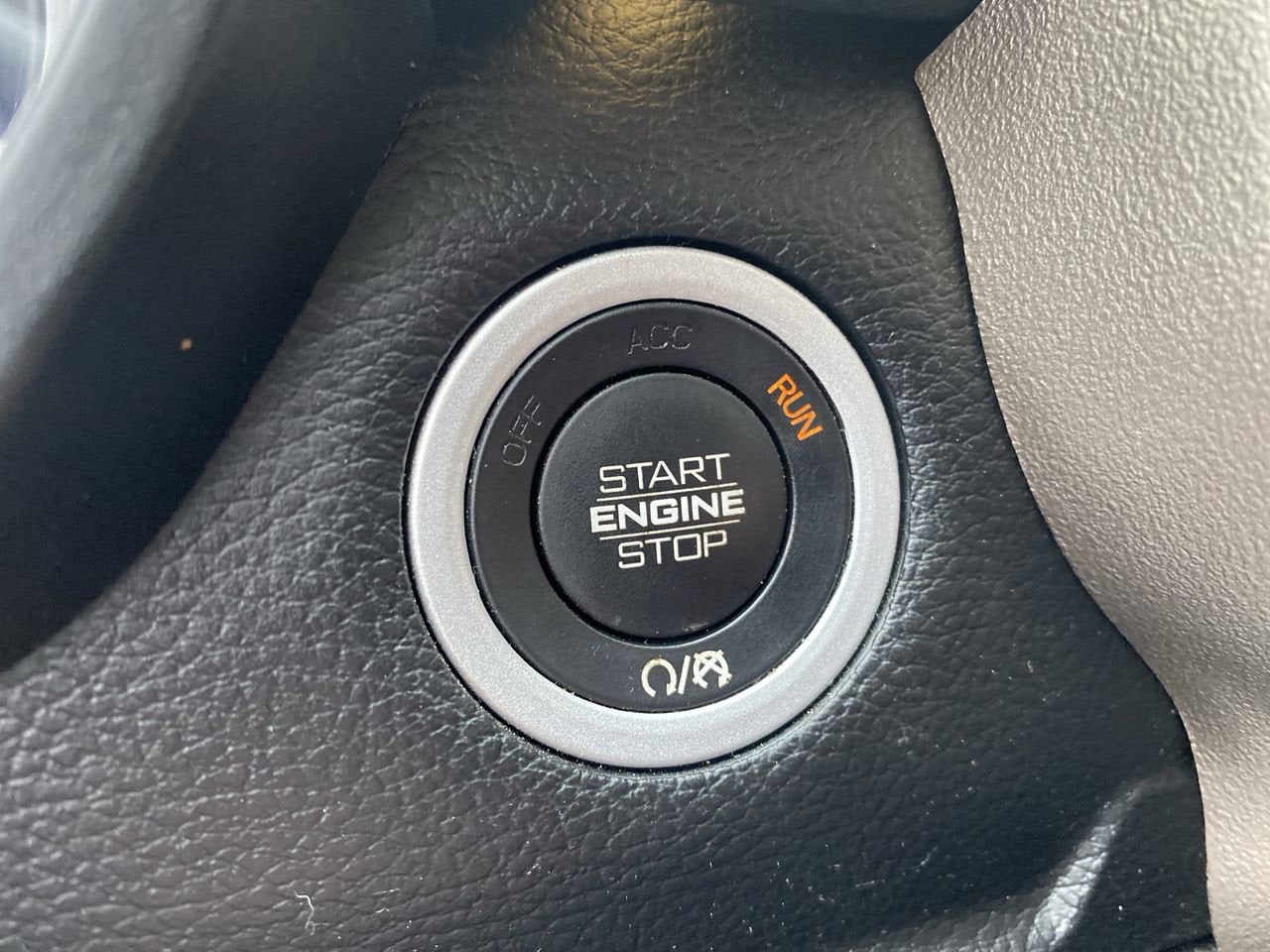 2020 RAM 1500 Laramie Crew Cab 4x4 5'7" Box