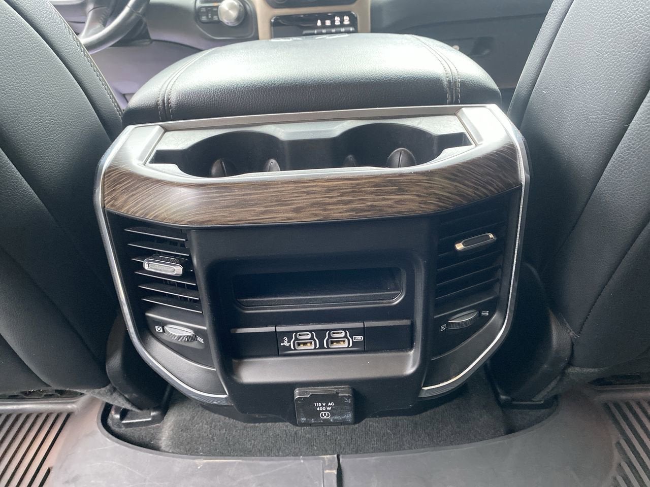 2020 RAM 1500 Laramie Crew Cab 4x4 5'7" Box