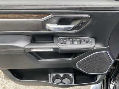 2020 RAM 1500 Laramie Crew Cab 4x4 5'7" Box