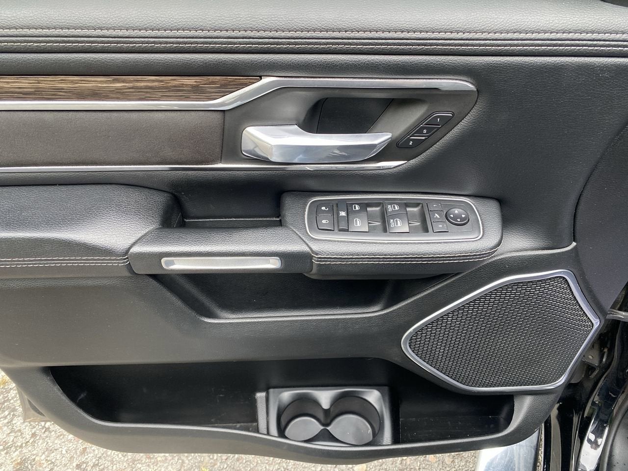 2020 RAM 1500 Laramie Crew Cab 4x4 5'7" Box