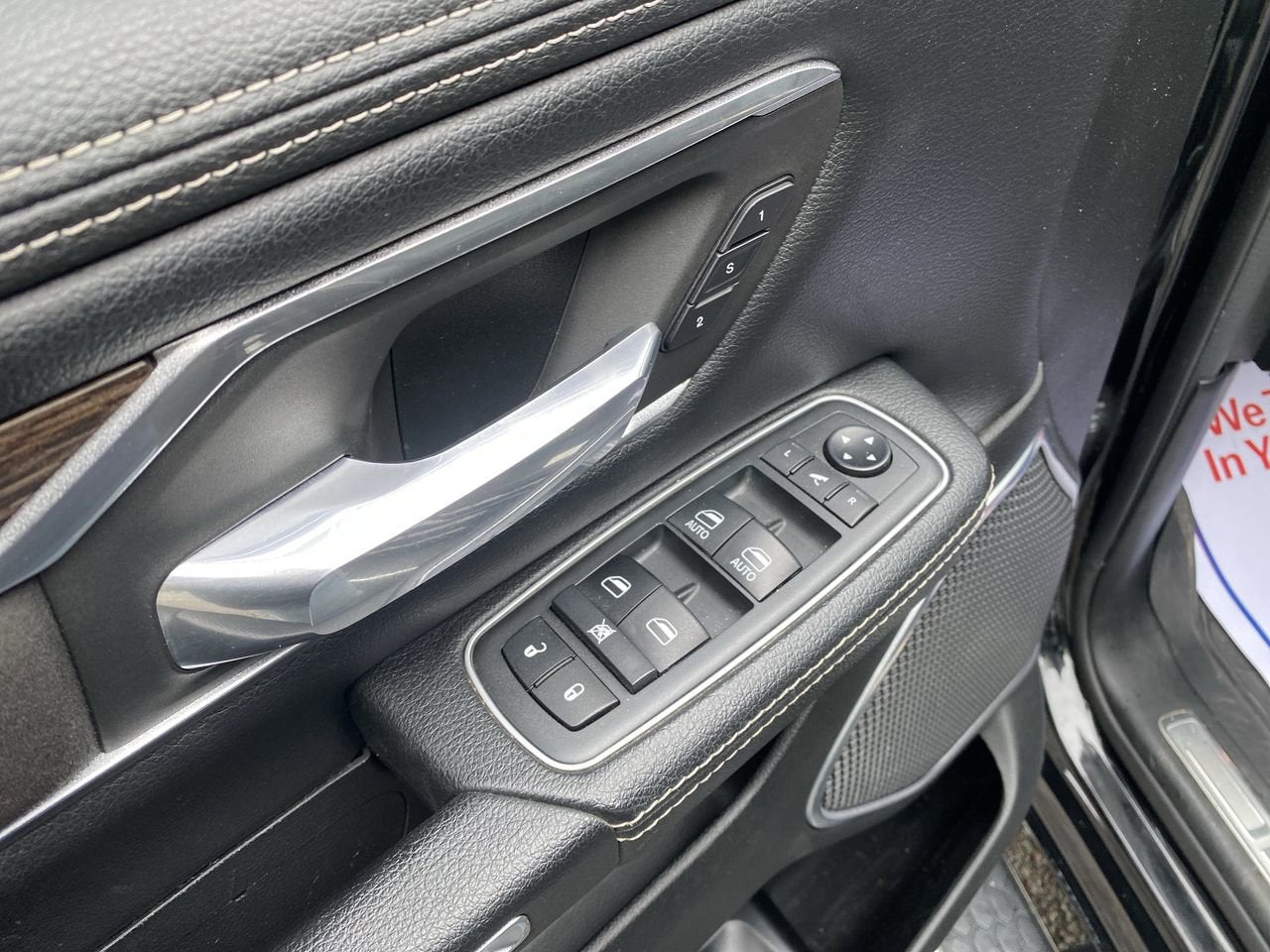 2020 RAM 1500 Laramie Crew Cab 4x4 5'7" Box