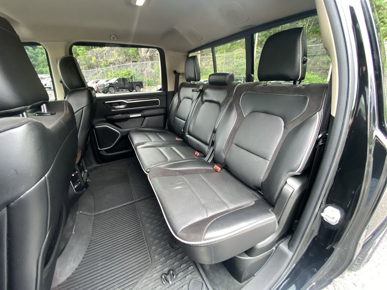 2020 RAM 1500 Laramie Crew Cab 4x4 5'7" Box