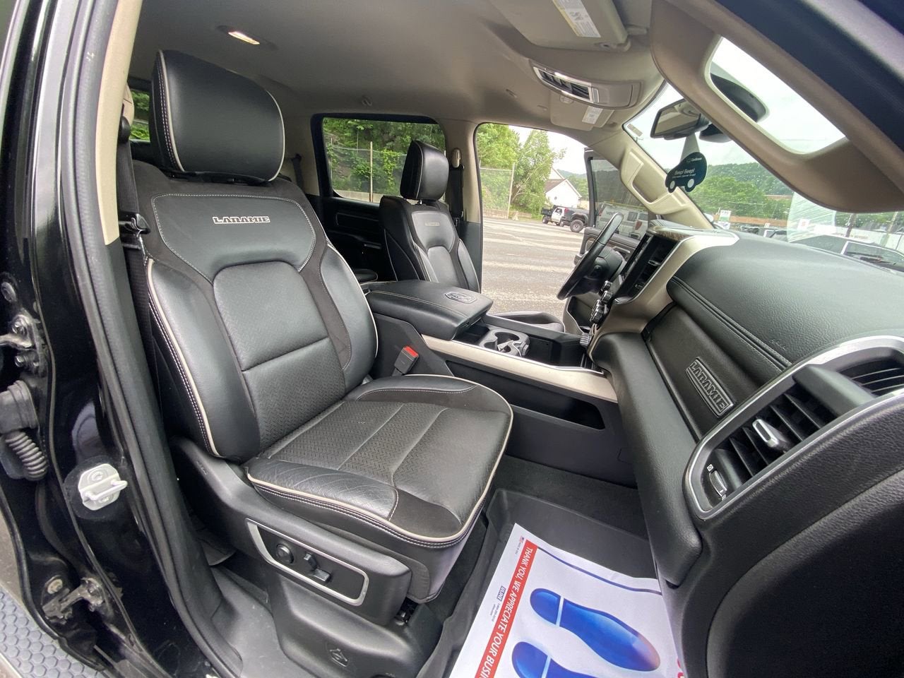 2020 RAM 1500 Laramie Crew Cab 4x4 5'7" Box