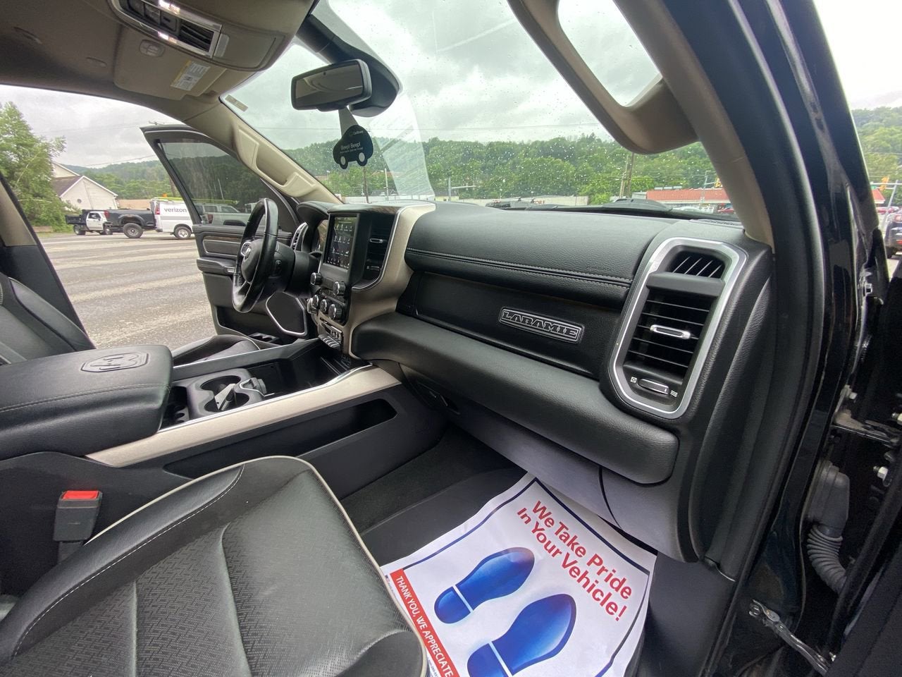 2020 RAM 1500 Laramie Crew Cab 4x4 5'7" Box