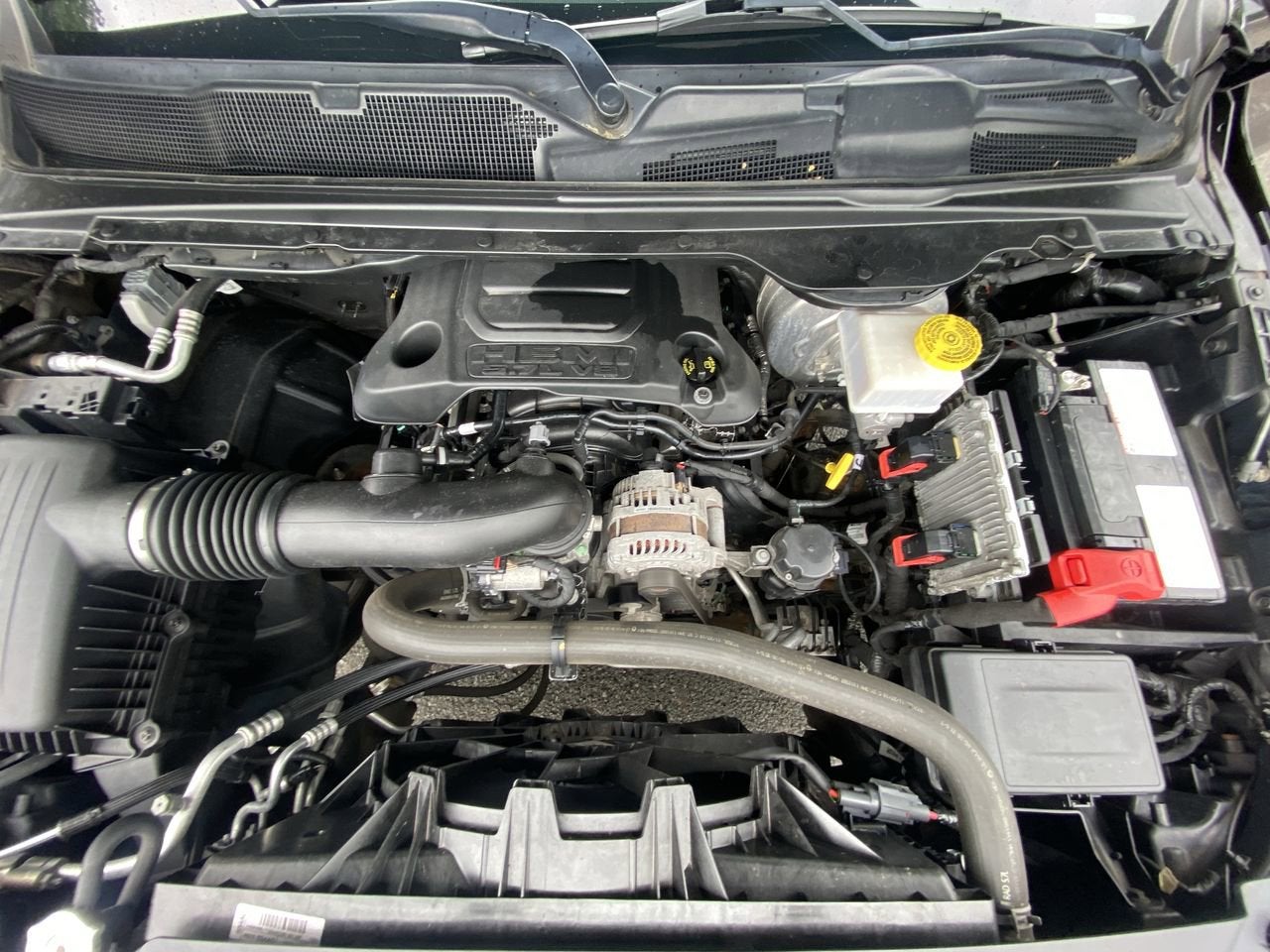 2020 RAM 1500 Laramie Crew Cab 4x4 5'7" Box