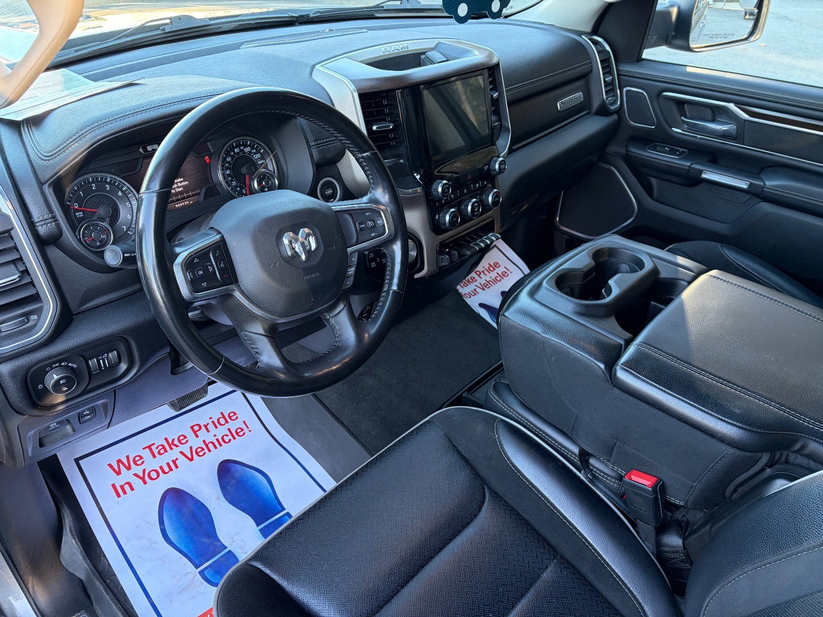 2022 RAM 1500 Laramie Crew Cab 4x4 5'7" Box