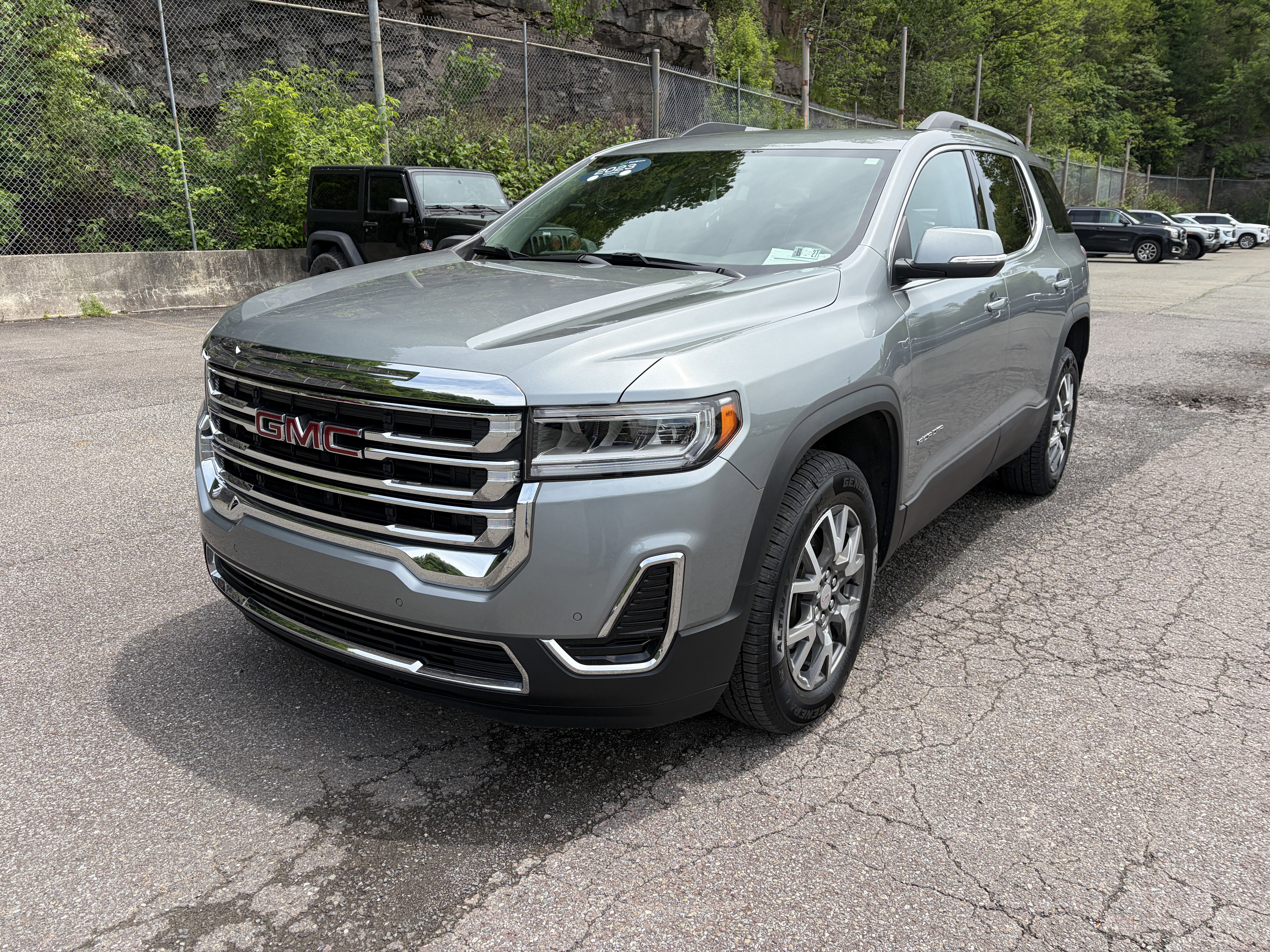 2023 GMC Acadia SLE