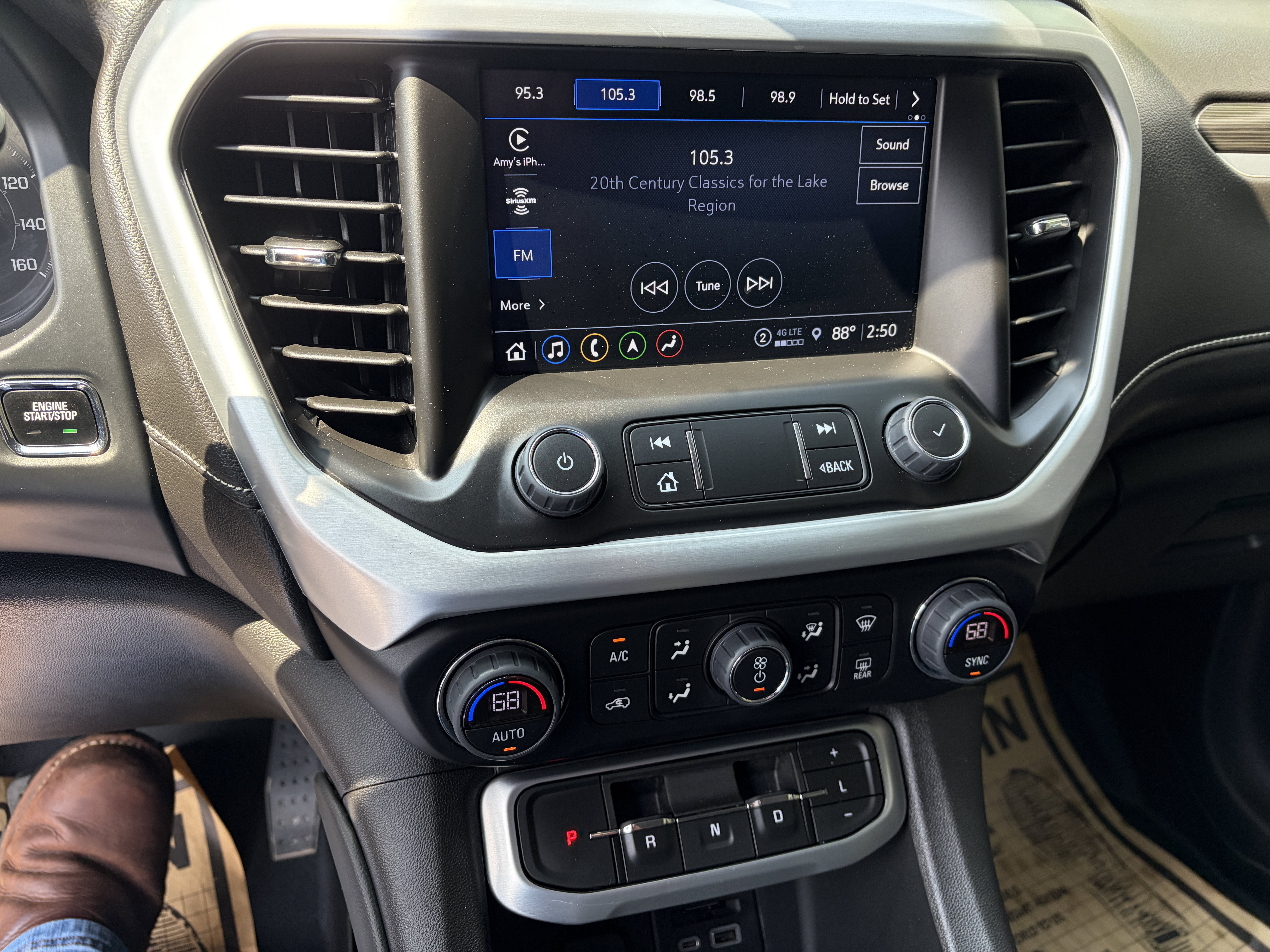 2023 GMC Acadia SLT