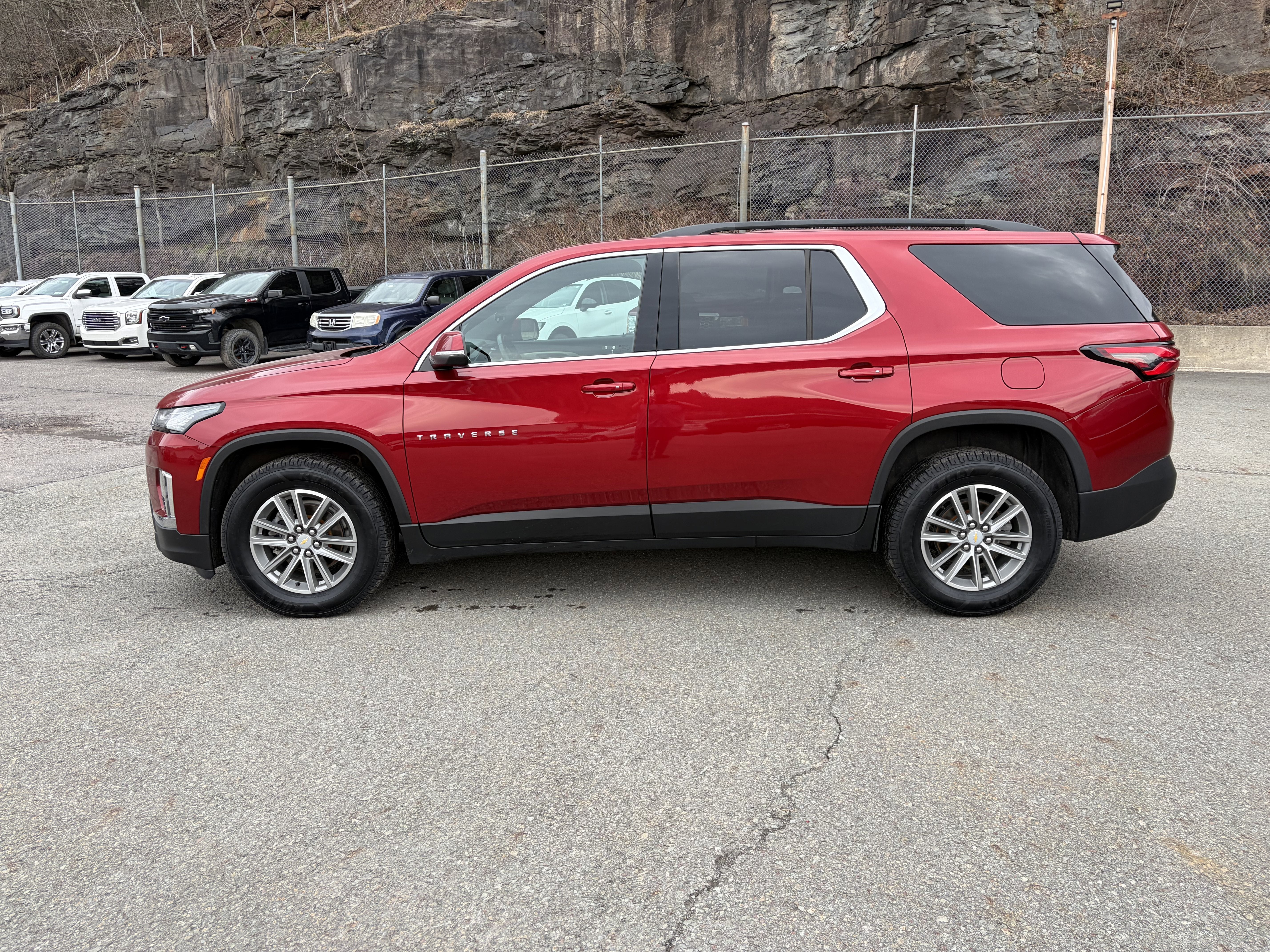 2023 Chevrolet Traverse LT Cloth